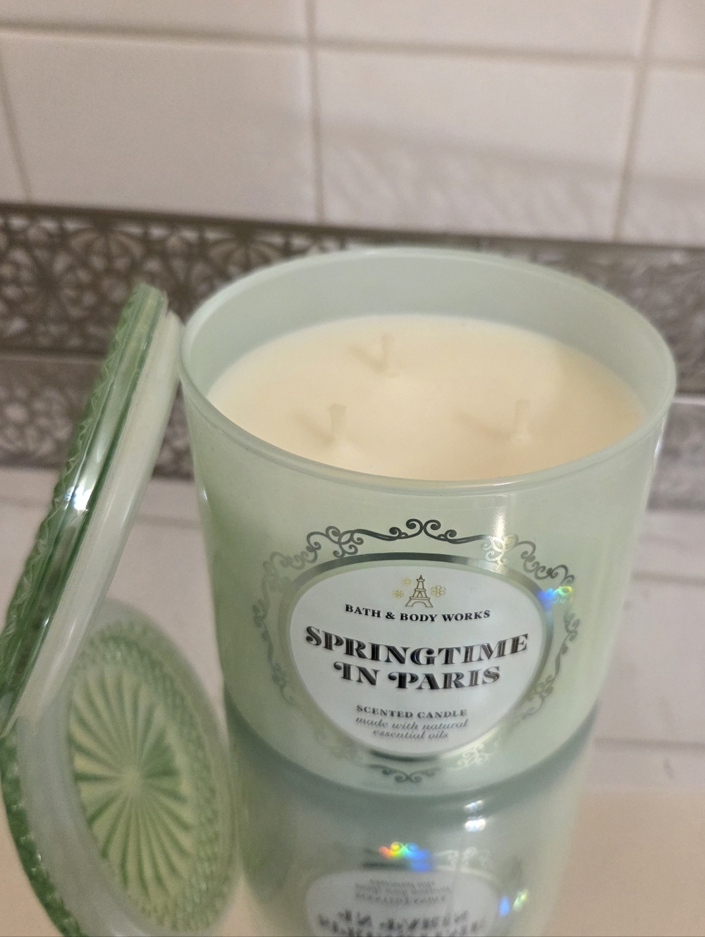 Bath & Body Works Springtime in Paris Candle - Mint Green - Picture 2 of 3